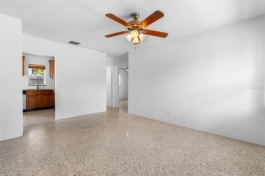 For Sale: $288,000 (2 beds, 1 baths, 782 Square Feet)