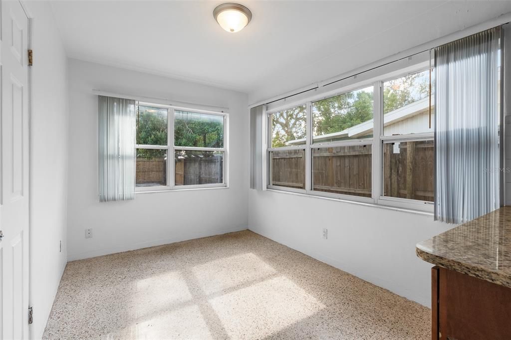 For Sale: $288,000 (2 beds, 1 baths, 782 Square Feet)