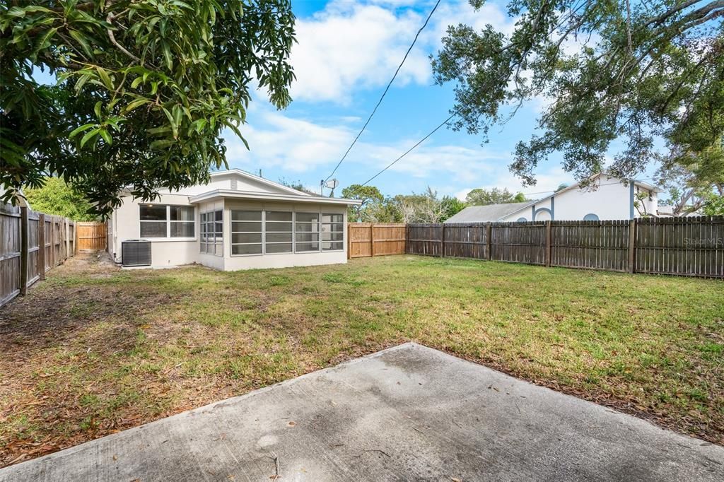 For Sale: $288,000 (2 beds, 1 baths, 782 Square Feet)