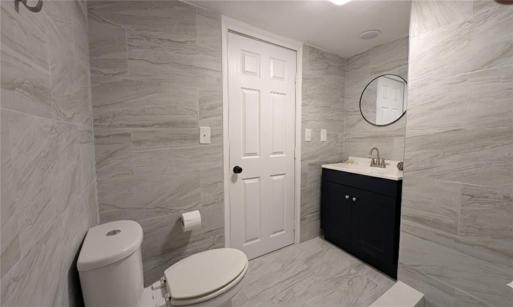 待售: $157,000 (3 贝兹, 1 浴室, 832 平方英尺)