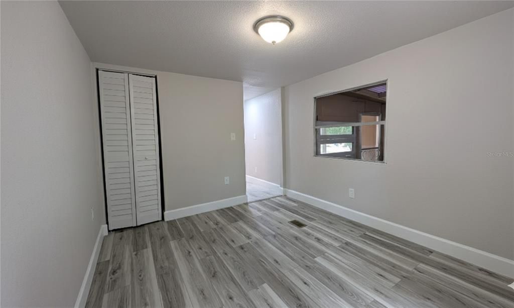 待售: $157,000 (3 贝兹, 1 浴室, 832 平方英尺)