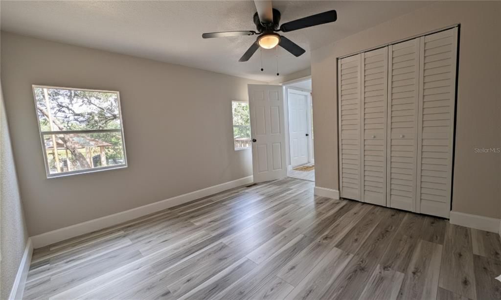 待售: $157,000 (3 贝兹, 1 浴室, 832 平方英尺)