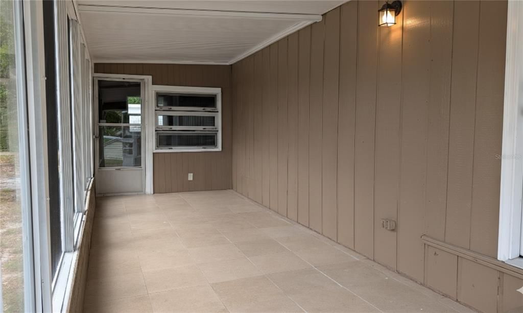 待售: $157,000 (3 贝兹, 1 浴室, 832 平方英尺)