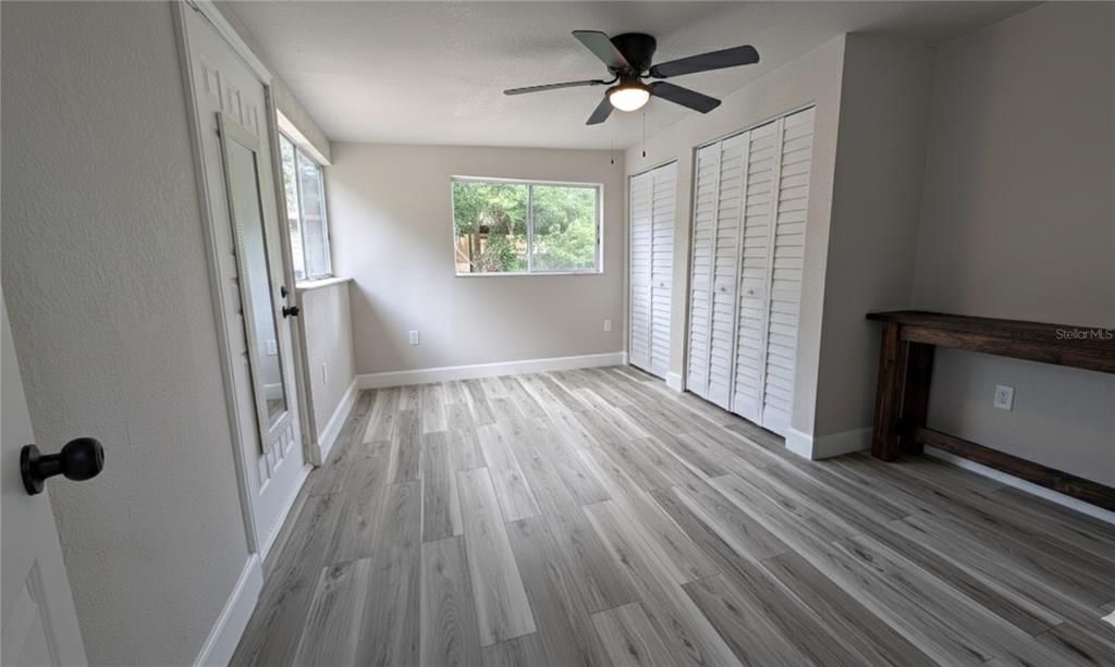 待售: $157,000 (3 贝兹, 1 浴室, 832 平方英尺)