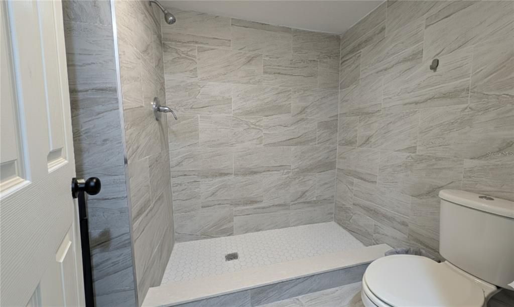 待售: $157,000 (3 贝兹, 1 浴室, 832 平方英尺)