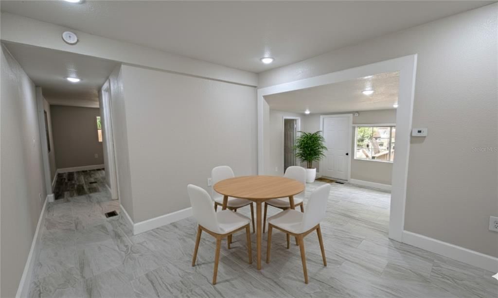 待售: $157,000 (3 贝兹, 1 浴室, 832 平方英尺)