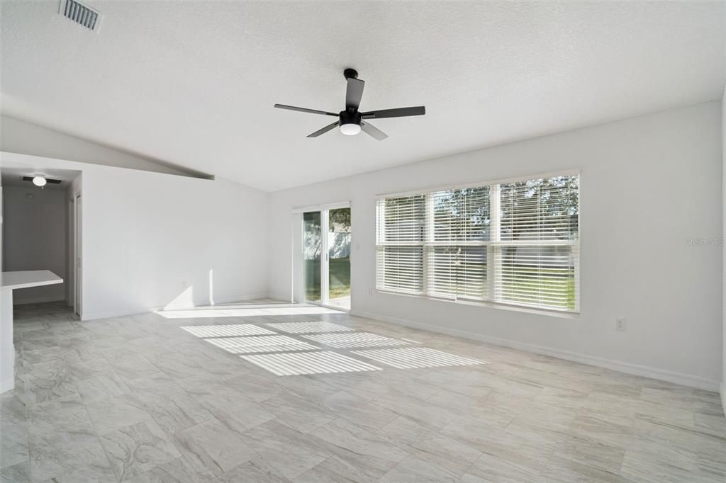 For Sale: $355,000 (3 beds, 2 baths, 1586 Square Feet)