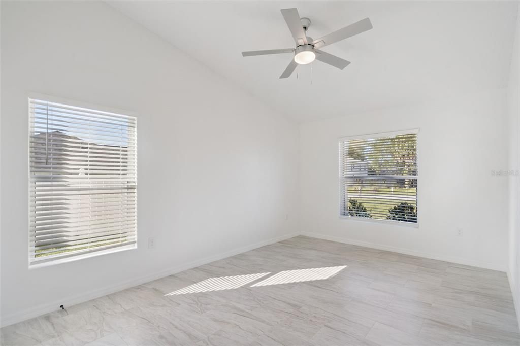 Под контрактом: $355,000 (3 спален, 2 ванн, 1586 Квадратных фут)