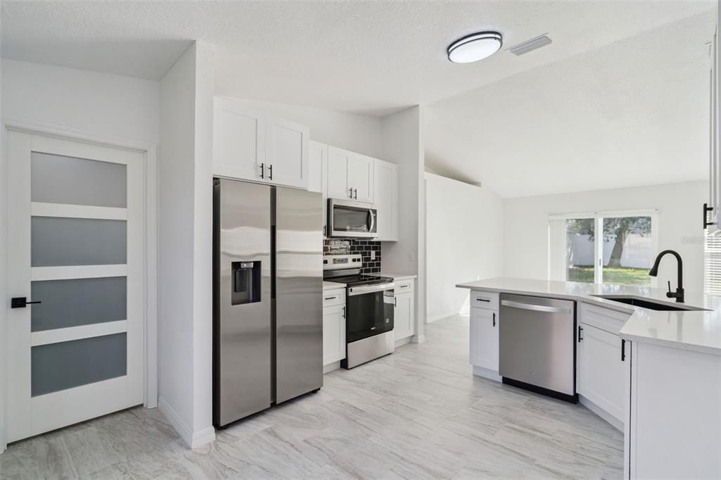 For Sale: $355,000 (3 beds, 2 baths, 1586 Square Feet)