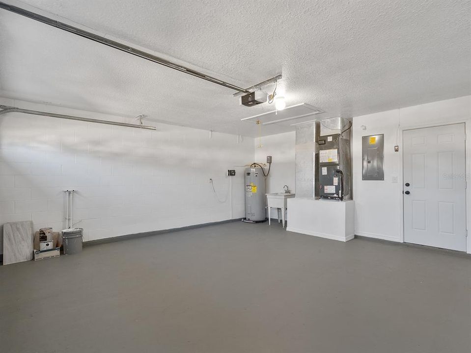 Под контрактом: $355,000 (3 спален, 2 ванн, 1586 Квадратных фут)