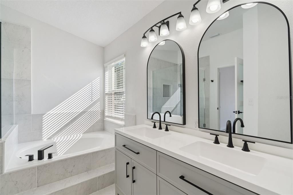 For Sale: $355,000 (3 beds, 2 baths, 1586 Square Feet)