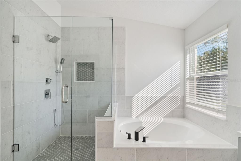 For Sale: $355,000 (3 beds, 2 baths, 1586 Square Feet)