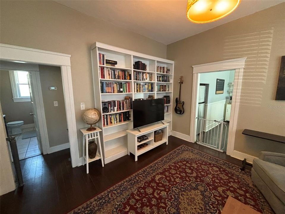 For Rent: $2,400 (2 beds, 2 baths, 1180 Square Feet)