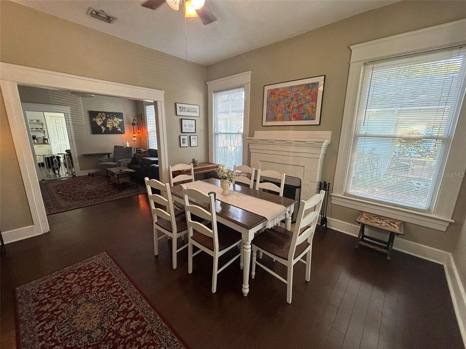 For Rent: $2,400 (2 beds, 2 baths, 1180 Square Feet)