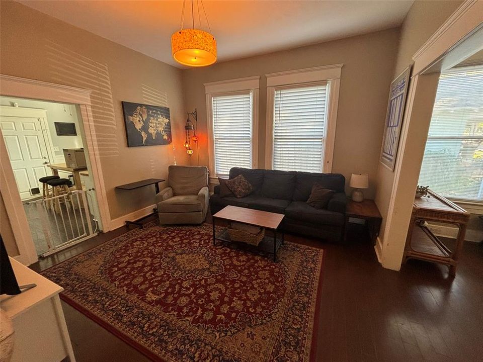 For Rent: $2,400 (2 beds, 2 baths, 1180 Square Feet)