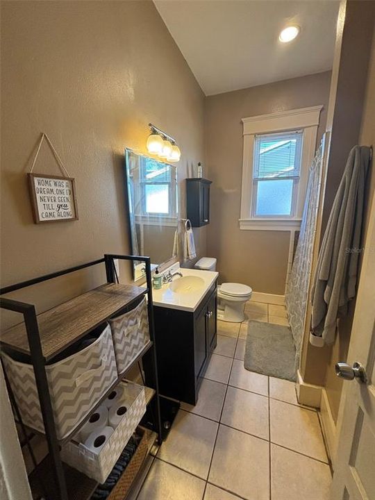 For Rent: $2,400 (2 beds, 2 baths, 1180 Square Feet)