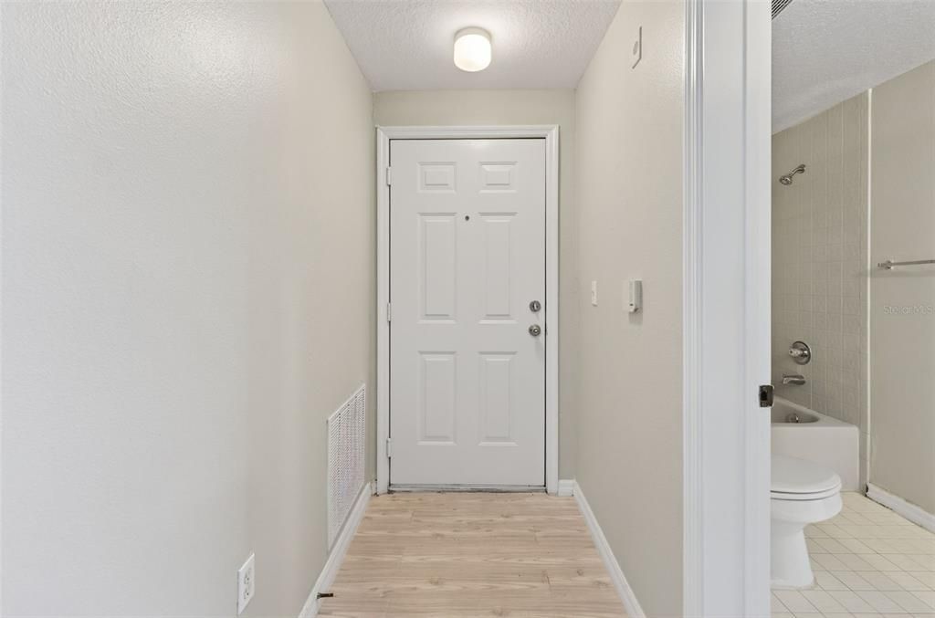 For Sale: $158,000 (2 beds, 2 baths, 1073 Square Feet)