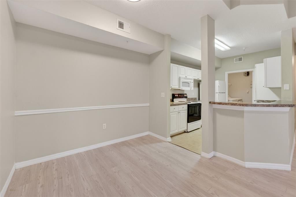 For Sale: $158,000 (2 beds, 2 baths, 1073 Square Feet)