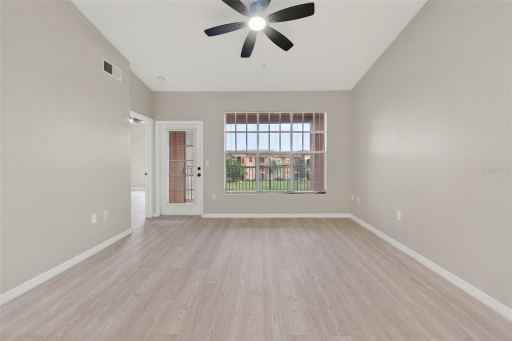 For Sale: $158,000 (2 beds, 2 baths, 1073 Square Feet)