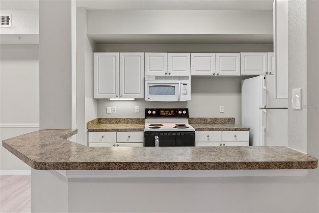 For Sale: $158,000 (2 beds, 2 baths, 1073 Square Feet)