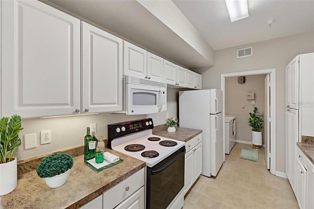 For Sale: $158,000 (2 beds, 2 baths, 1073 Square Feet)