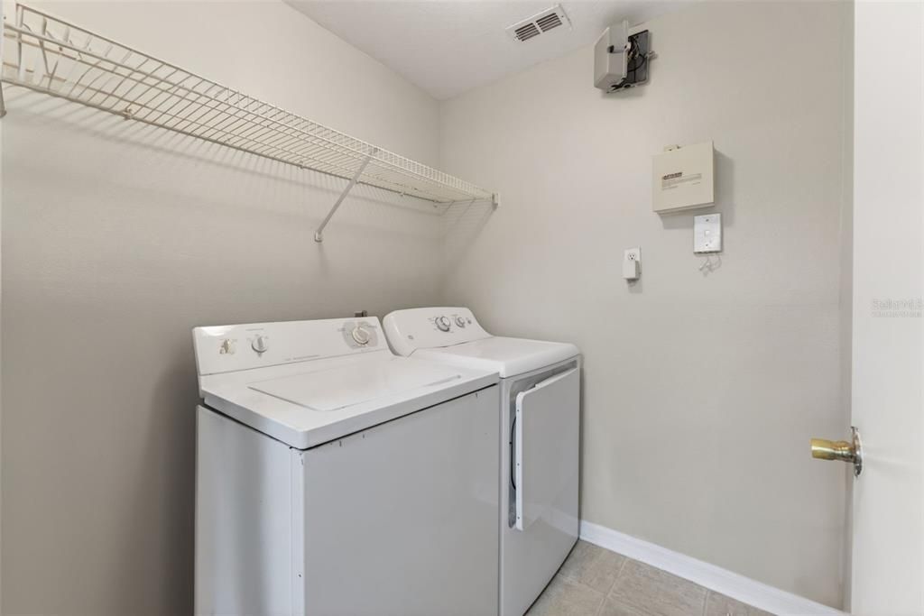 For Sale: $158,000 (2 beds, 2 baths, 1073 Square Feet)