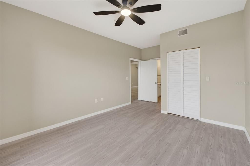 For Sale: $158,000 (2 beds, 2 baths, 1073 Square Feet)