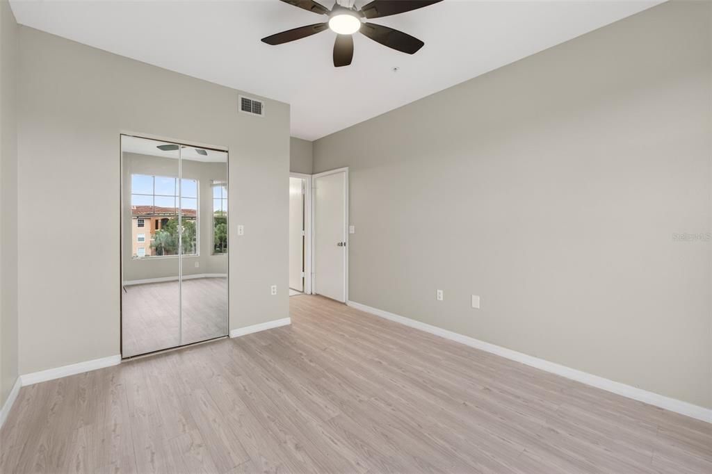 For Sale: $158,000 (2 beds, 2 baths, 1073 Square Feet)