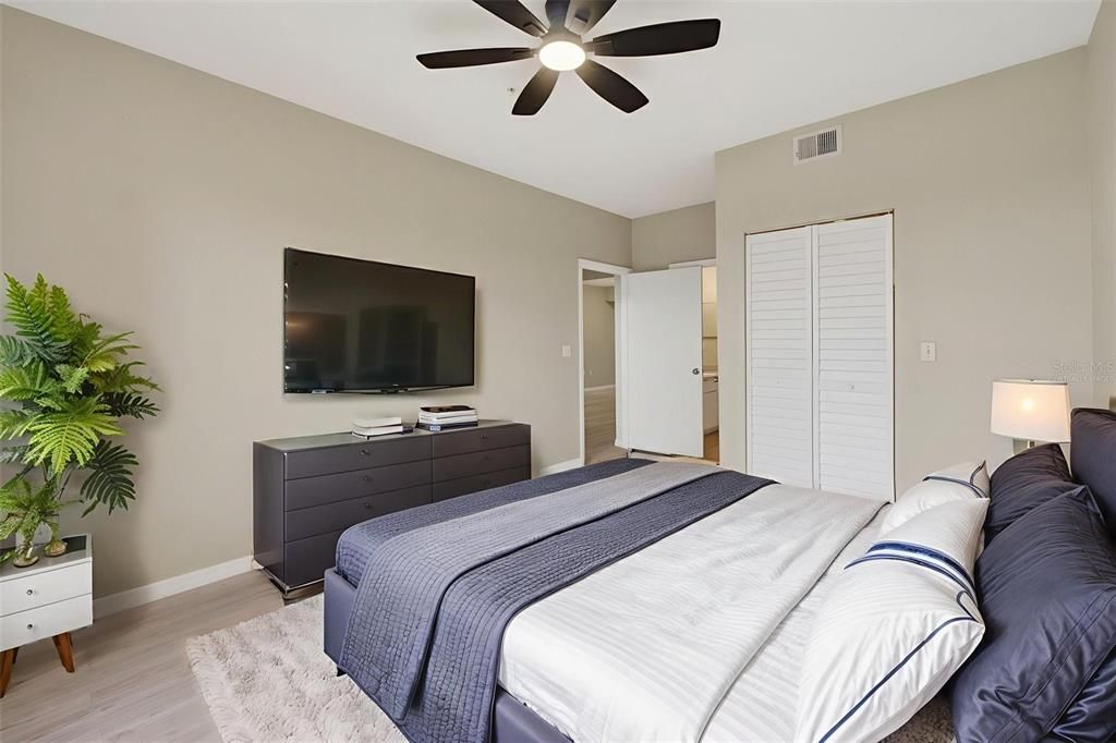 For Sale: $158,000 (2 beds, 2 baths, 1073 Square Feet)