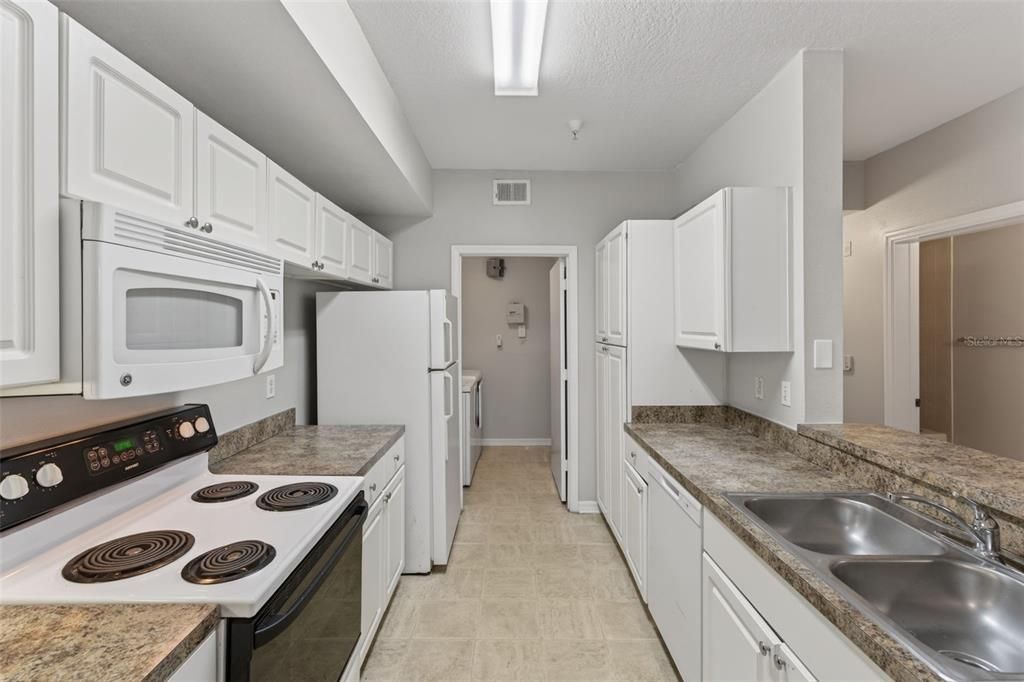 For Sale: $158,000 (2 beds, 2 baths, 1073 Square Feet)