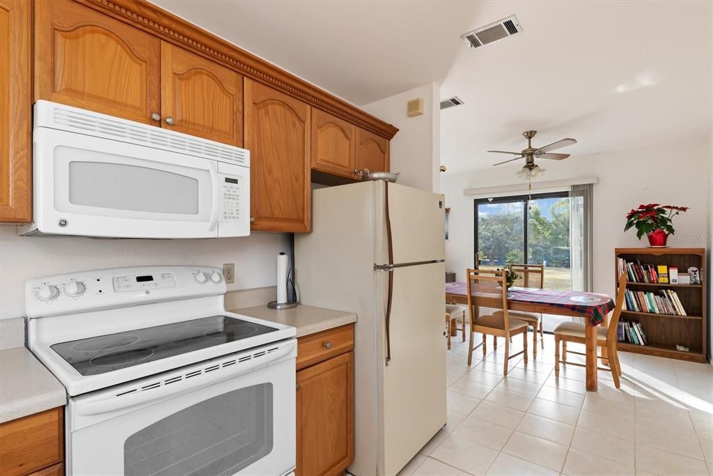 For Sale: $178,800 (2 beds, 1 baths, 903 Square Feet)