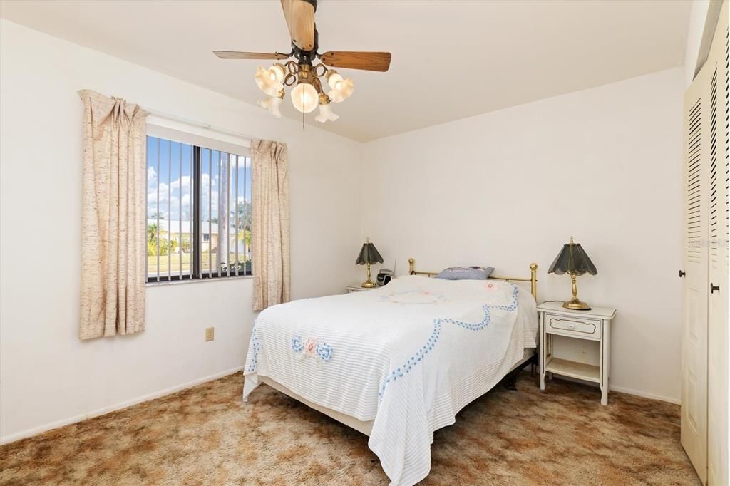 For Sale: $178,800 (2 beds, 1 baths, 903 Square Feet)