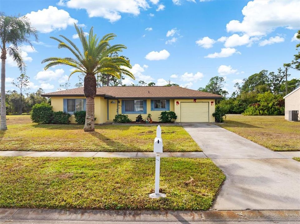 For Sale: $178,800 (2 beds, 1 baths, 903 Square Feet)