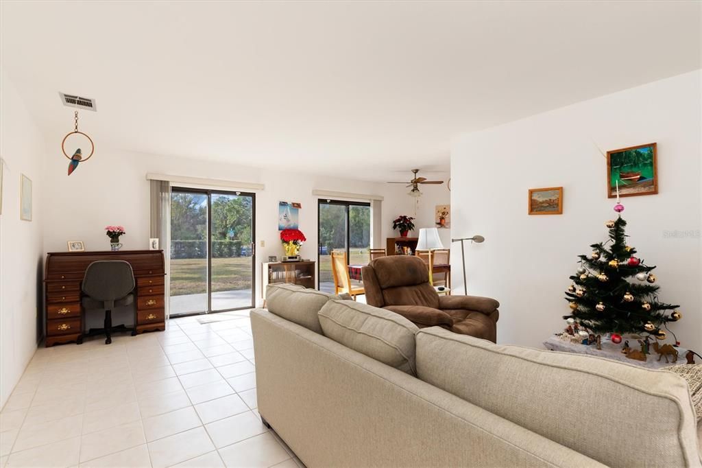 For Sale: $178,800 (2 beds, 1 baths, 903 Square Feet)