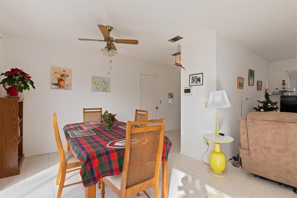 For Sale: $178,800 (2 beds, 1 baths, 903 Square Feet)