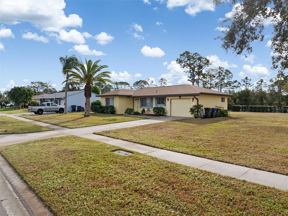 For Sale: $178,800 (2 beds, 1 baths, 903 Square Feet)