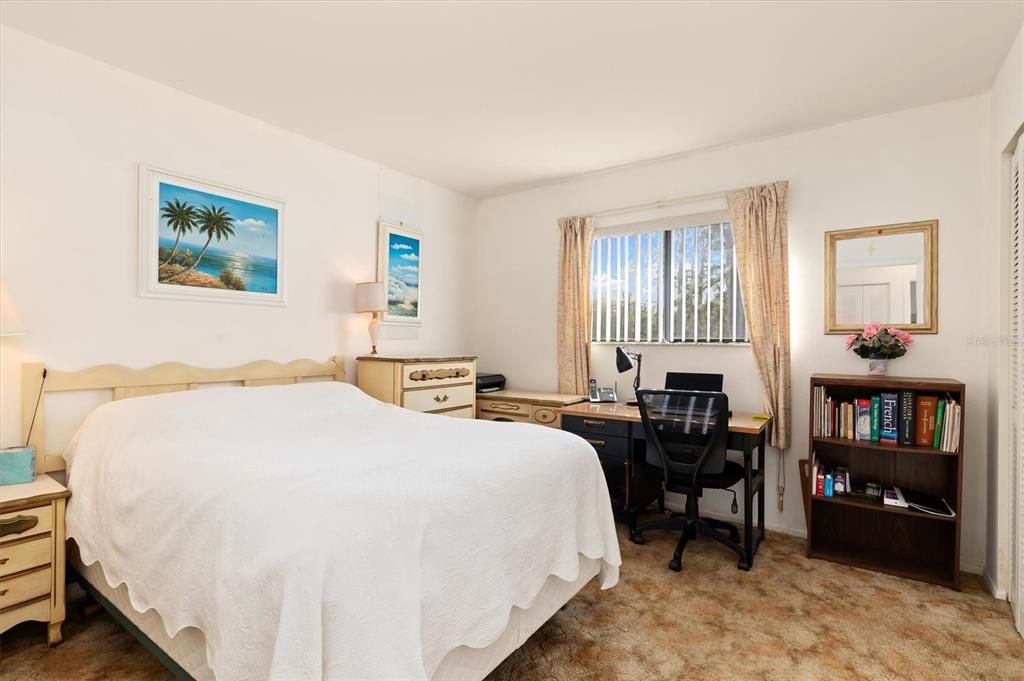 For Sale: $178,800 (2 beds, 1 baths, 903 Square Feet)