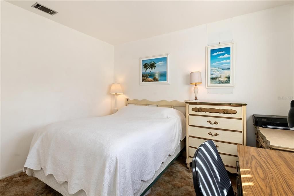 For Sale: $178,800 (2 beds, 1 baths, 903 Square Feet)