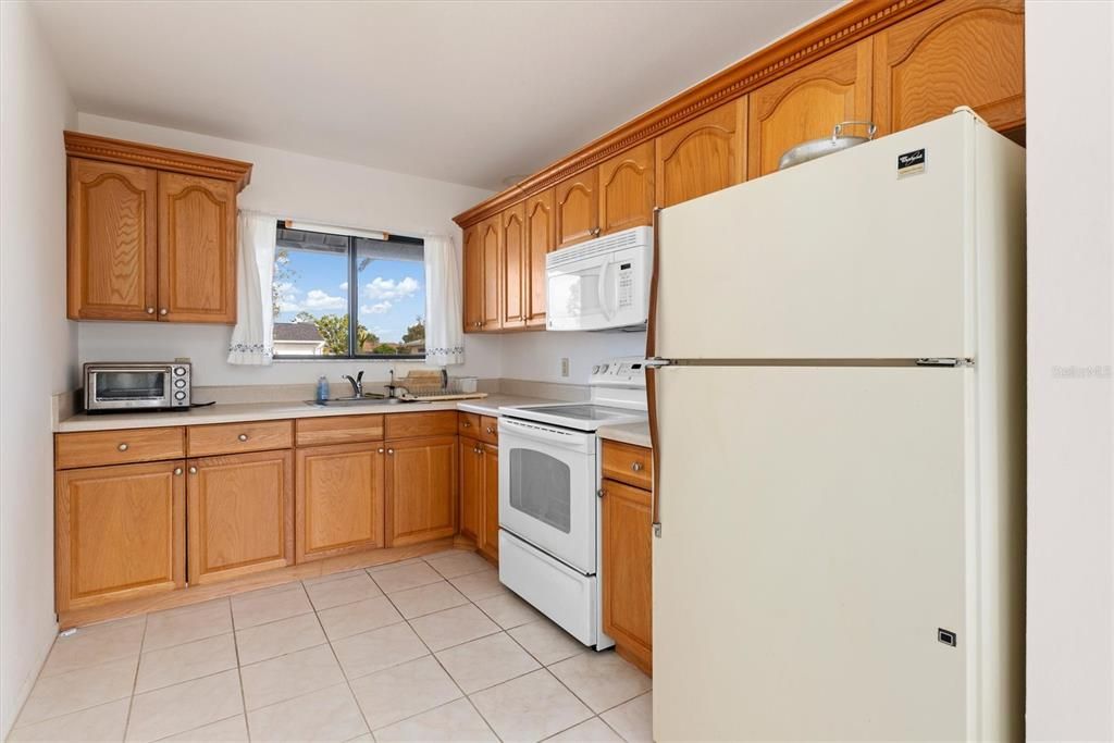 For Sale: $178,800 (2 beds, 1 baths, 903 Square Feet)