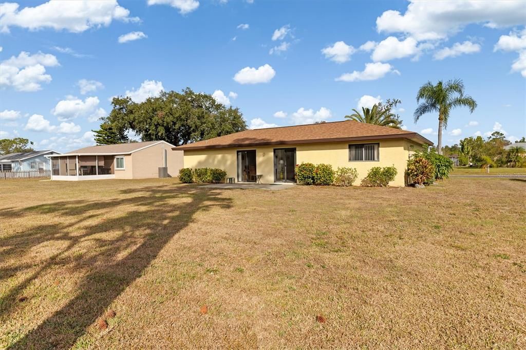 For Sale: $178,800 (2 beds, 1 baths, 903 Square Feet)