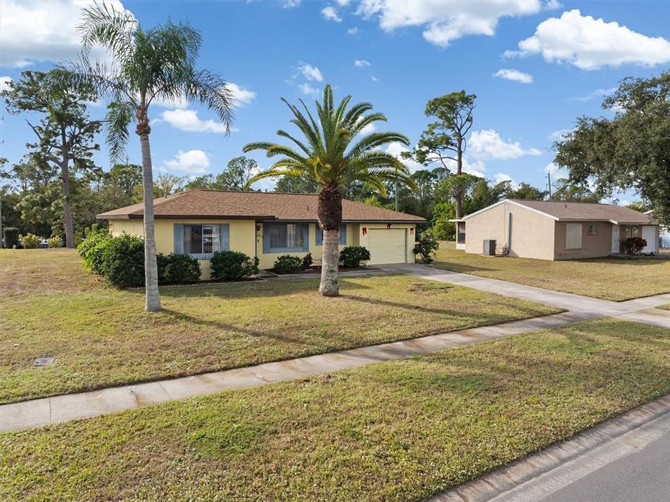 For Sale: $178,800 (2 beds, 1 baths, 903 Square Feet)