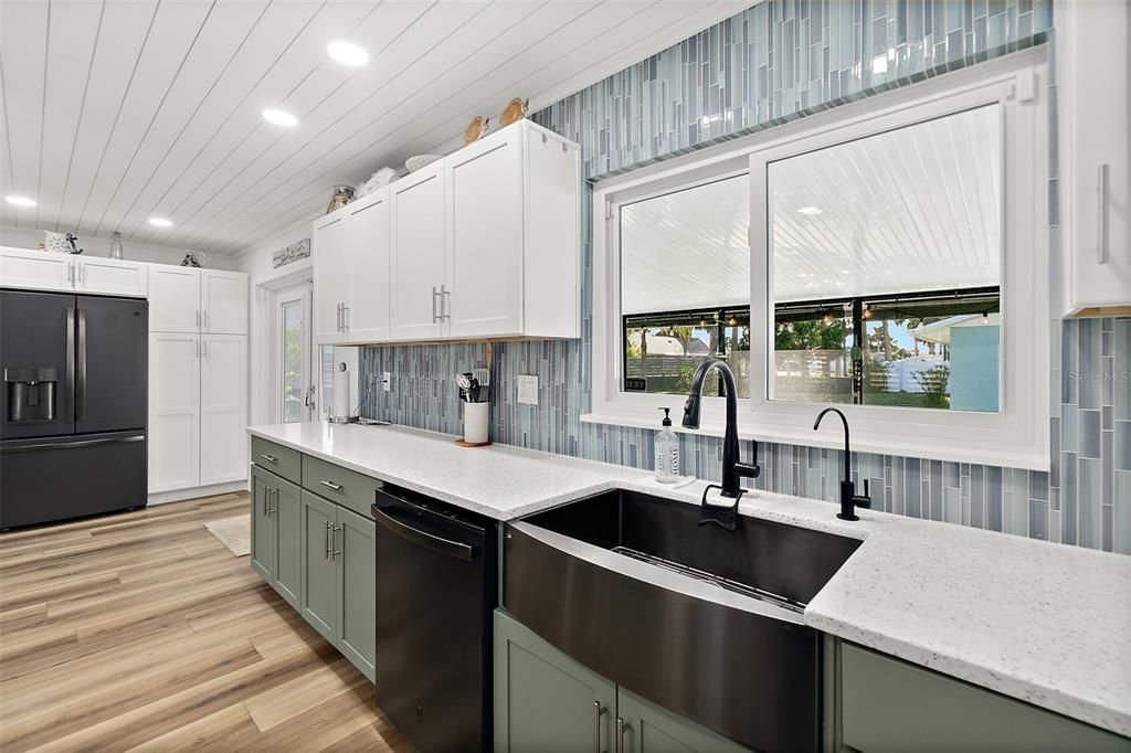 На продажу: $449,200 (2 спален, 2 ванн, 1340 Квадратных фут)