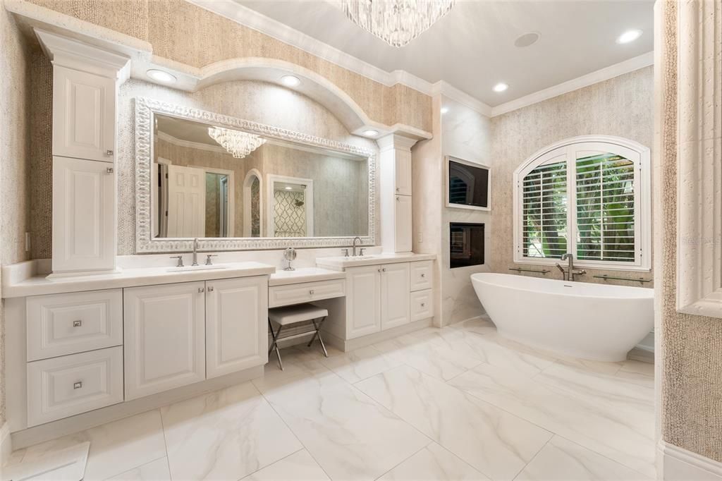 Activo con contrato: $2,999,000 (5 camas, 4 baños, 5776 Pies cuadrados)