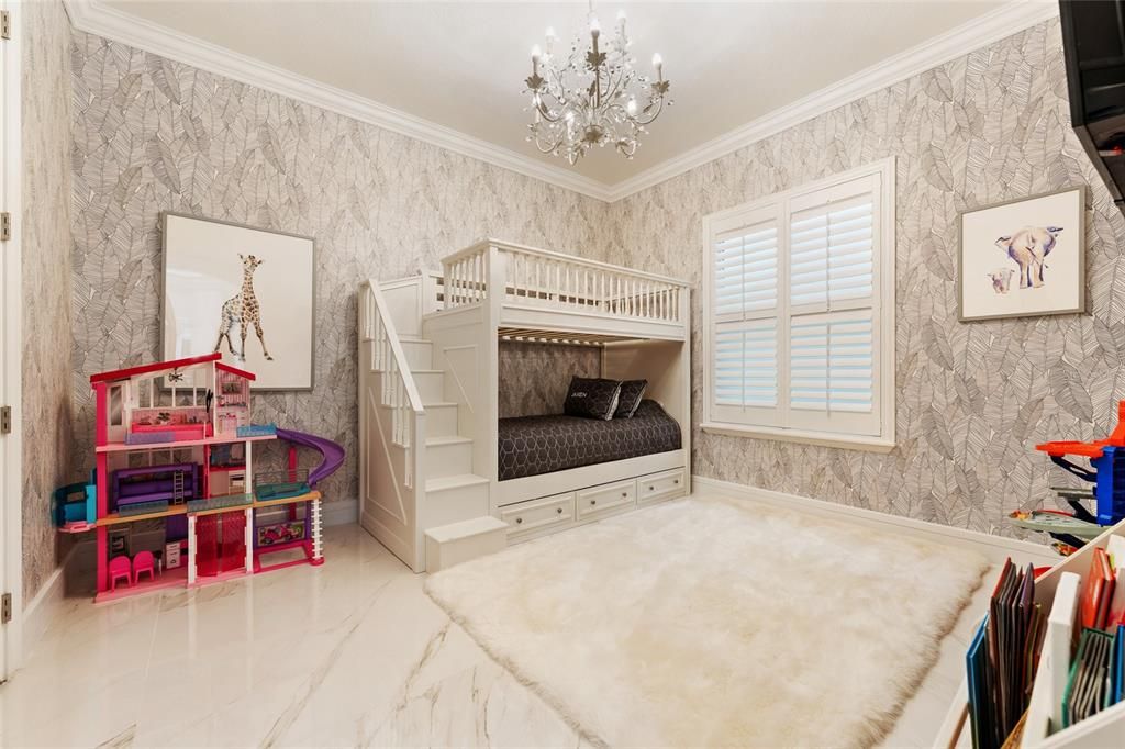 Activo con contrato: $2,999,000 (5 camas, 4 baños, 5776 Pies cuadrados)