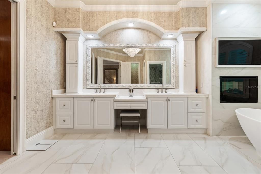 Activo con contrato: $2,999,000 (5 camas, 4 baños, 5776 Pies cuadrados)