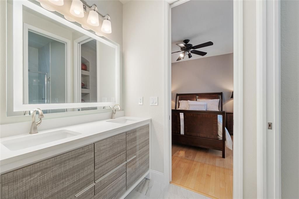 Activo con contrato: $2,999,000 (5 camas, 4 baños, 5776 Pies cuadrados)