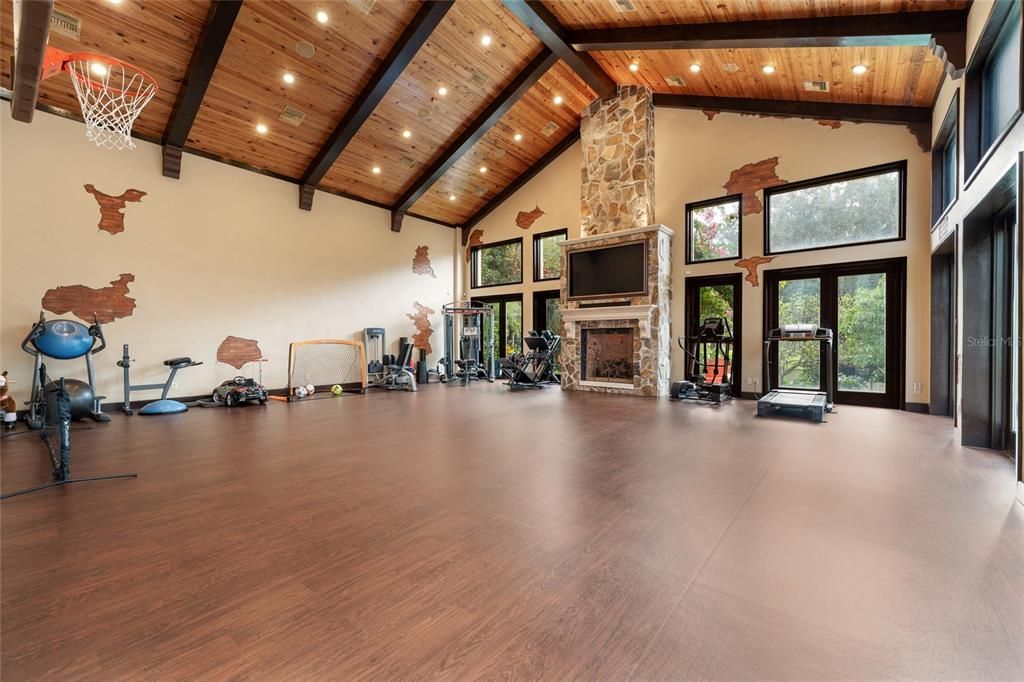Activo con contrato: $2,999,000 (5 camas, 4 baños, 5776 Pies cuadrados)