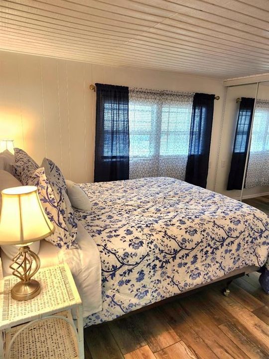 For Sale: $154,900 (2 beds, 1 baths, 880 Square Feet)