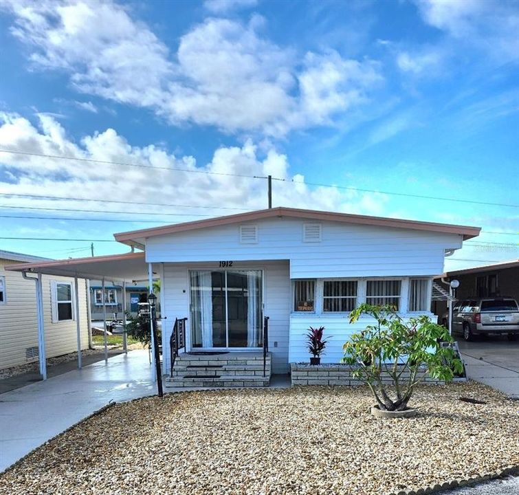 For Sale: $154,900 (2 beds, 1 baths, 880 Square Feet)