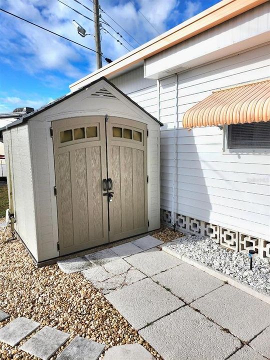 For Sale: $154,900 (2 beds, 1 baths, 880 Square Feet)